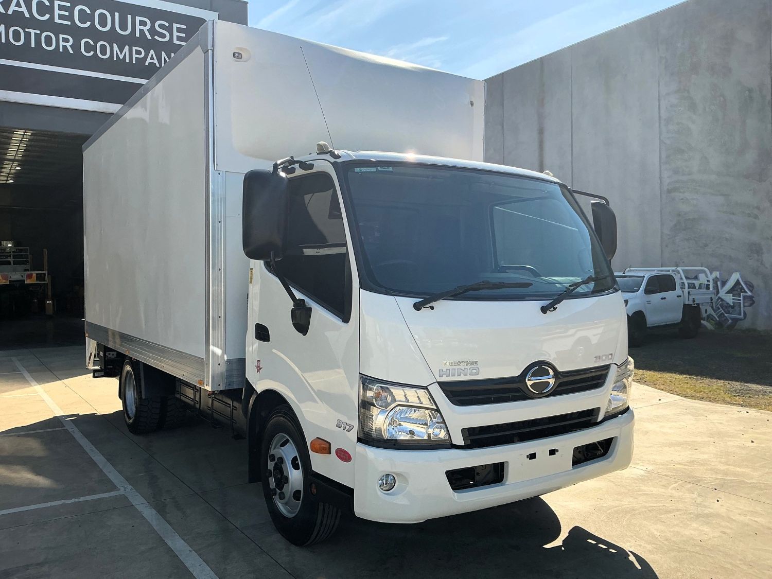 2016 HINO 300 PANTECH