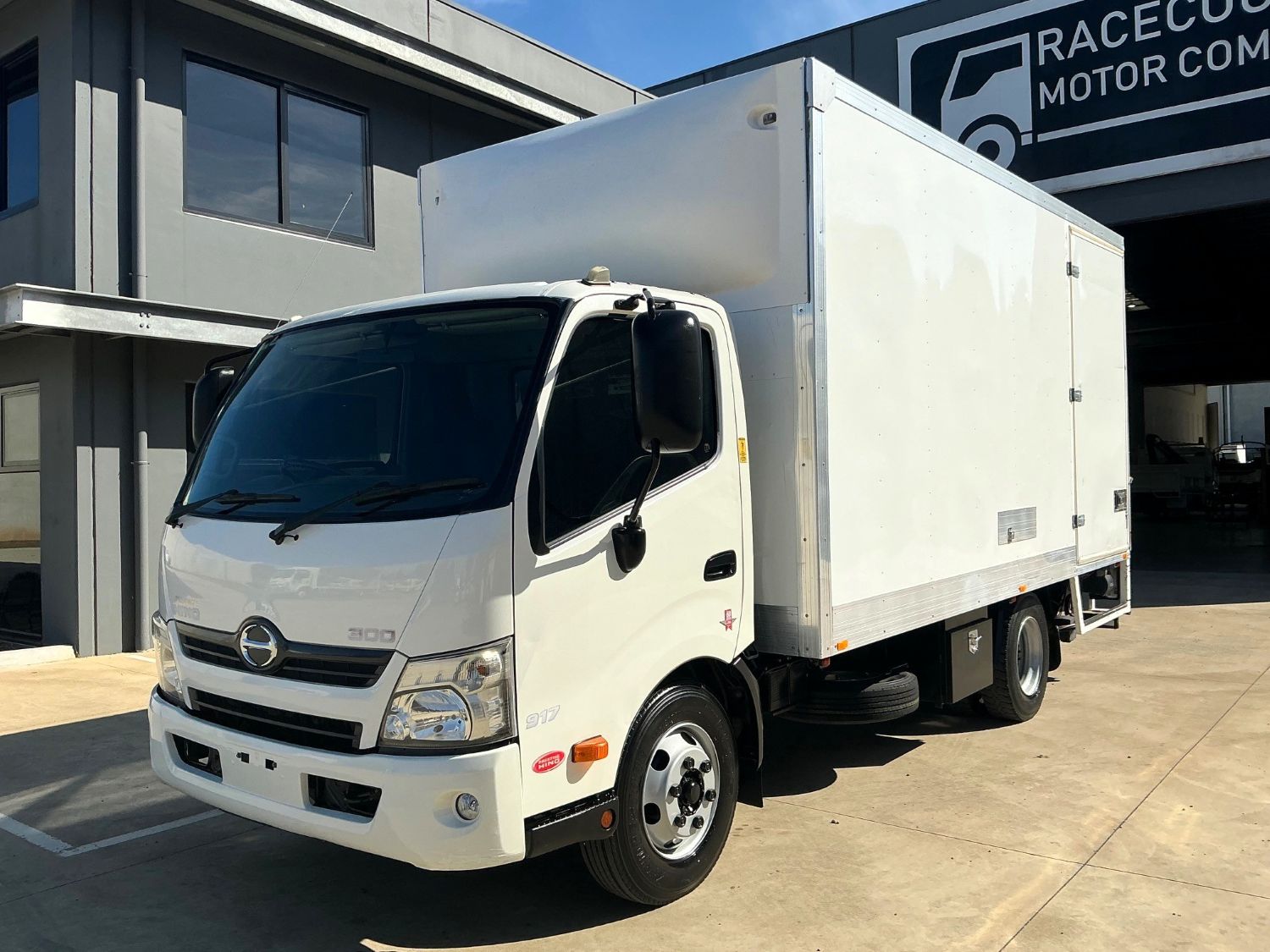 2016 HINO 300 PANTECH