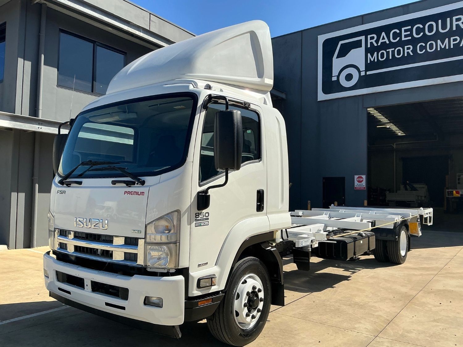2013 ISUZU FSR850 SKEL TRAY