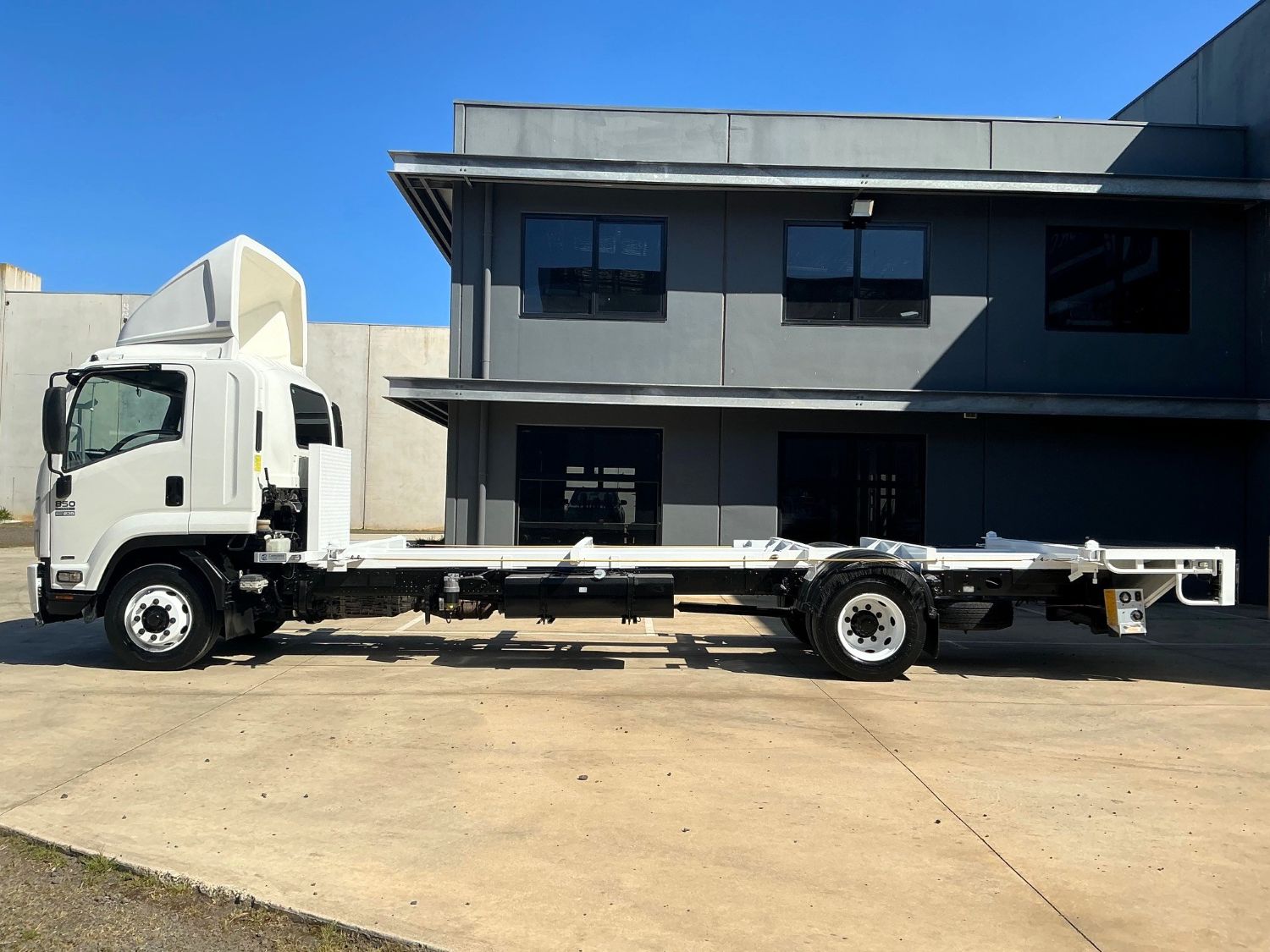 2013 ISUZU FSR850 SKEL TRAY