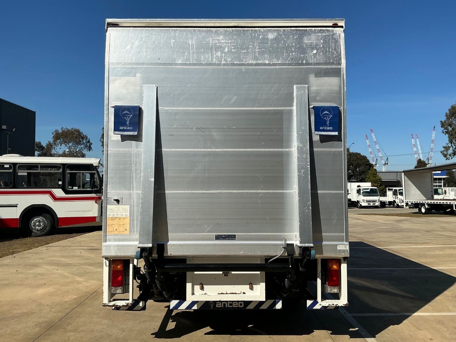 2016 HINO 300 PANTECH