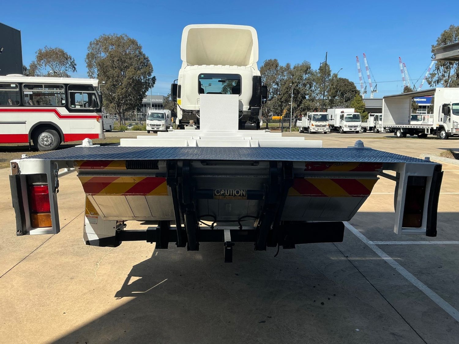 2013 ISUZU FSR850 SKEL TRAY