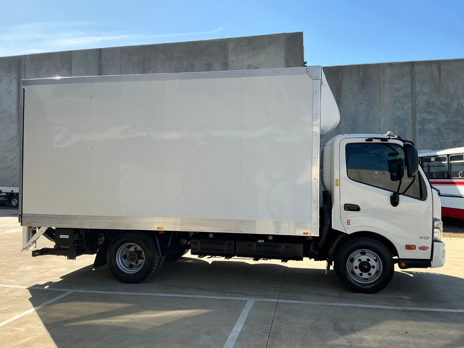 2016 HINO 300 PANTECH
