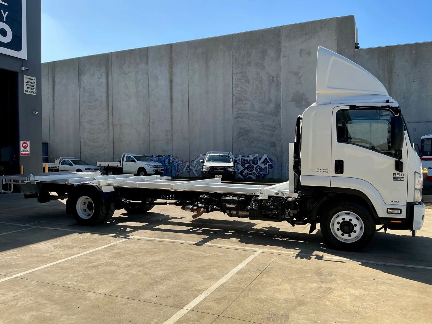 2013 ISUZU FSR850 SKEL TRAY