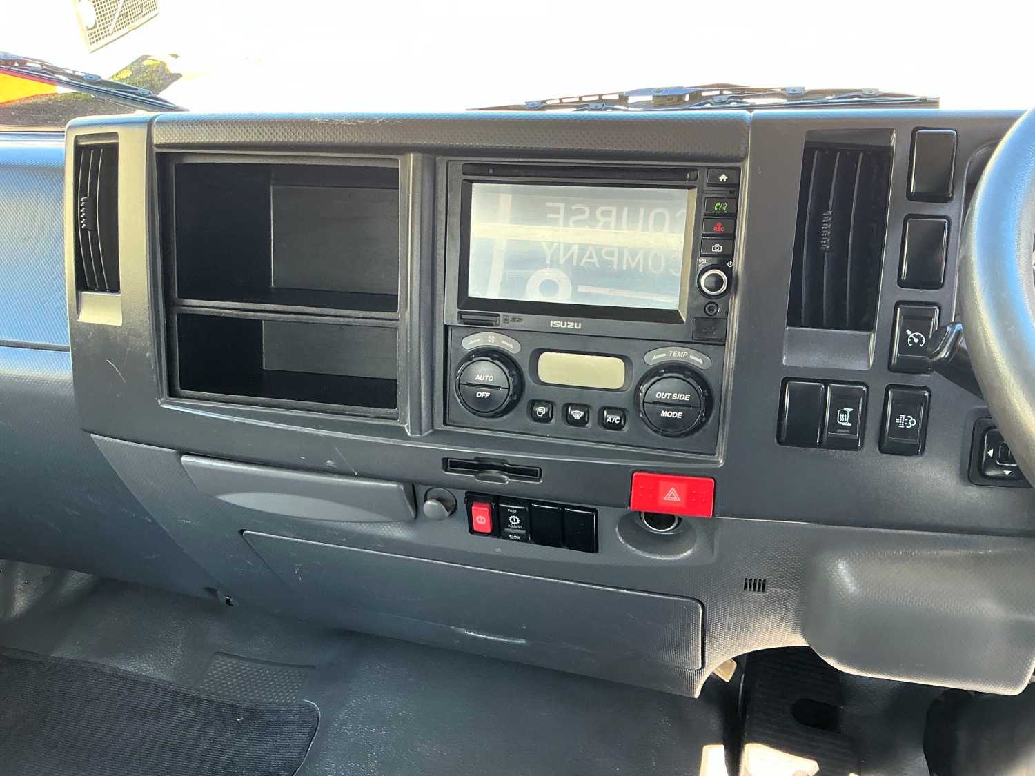 2017 ISUZU NPR45 TRAY