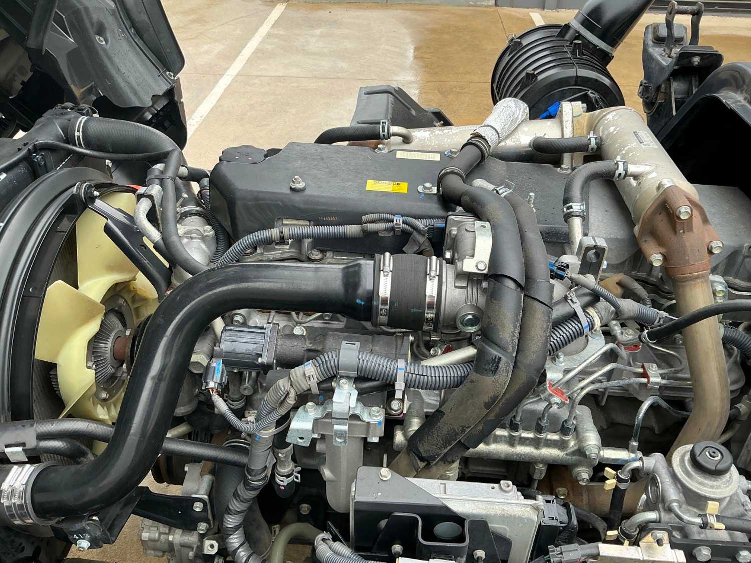 2015 ISUZU FRD600 CAB CHASSIS