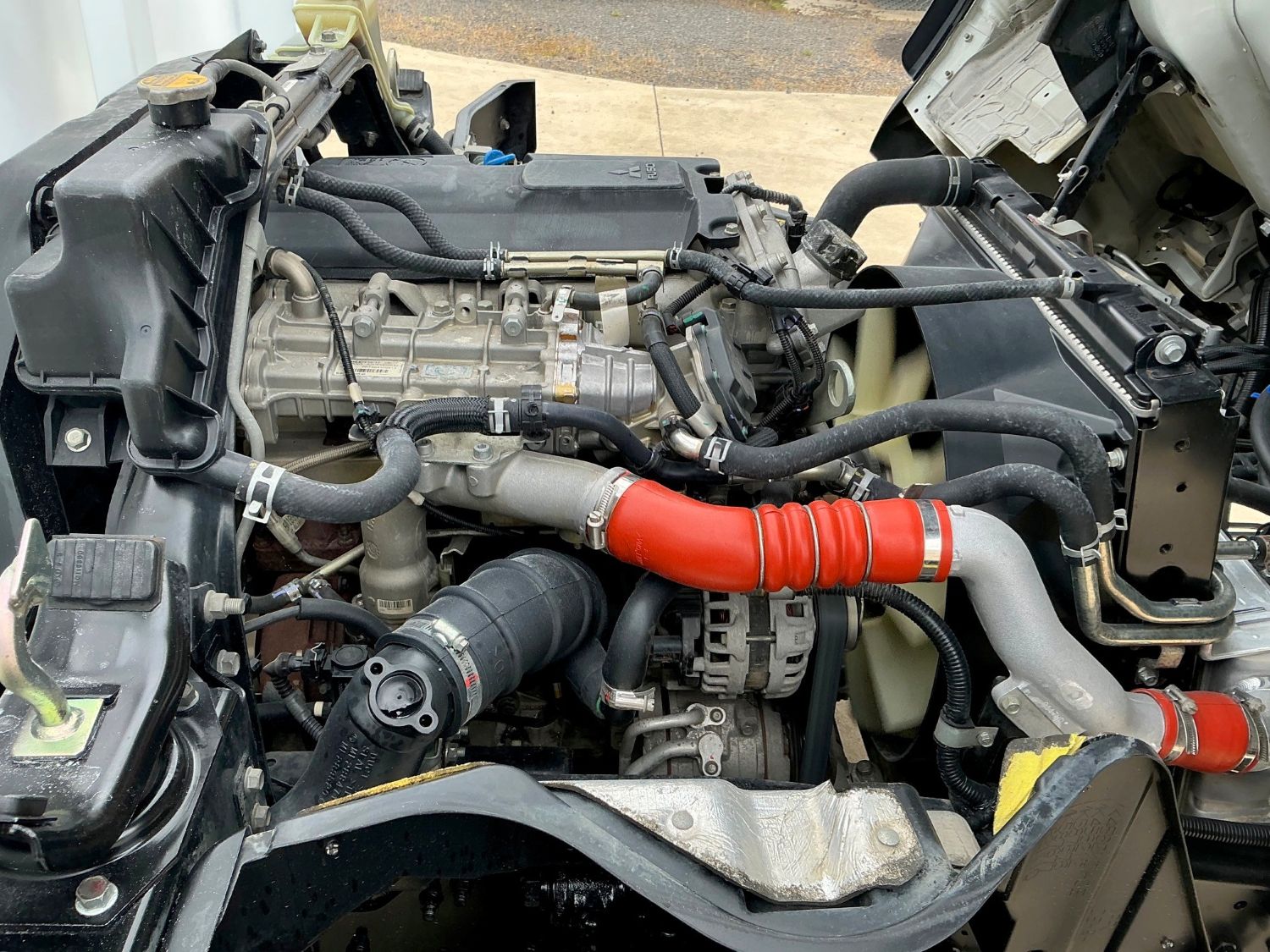 2020 MITSUBISHI CANTER TRAY