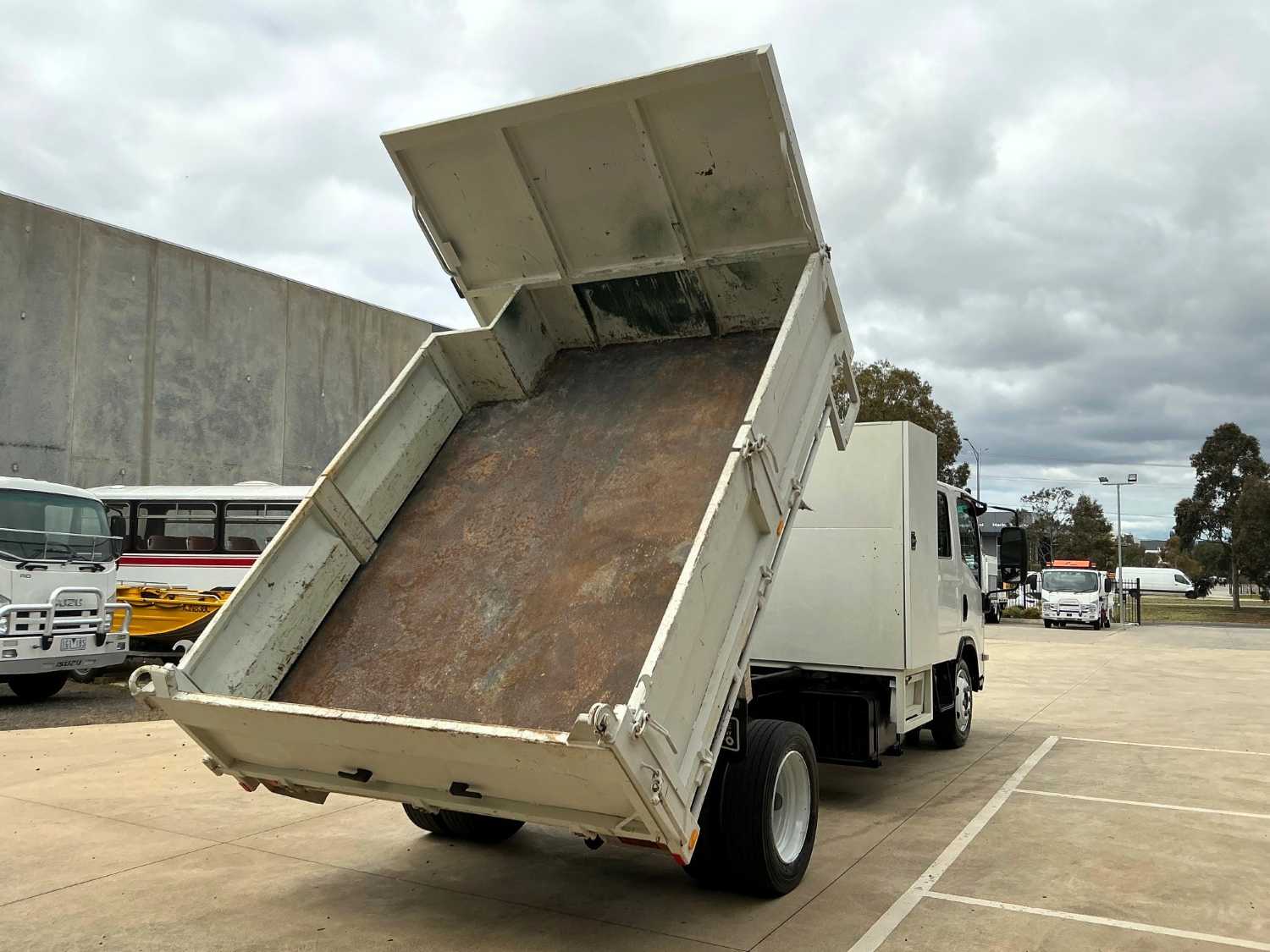 2012 ISUZU NQR450 DUAL CAB TIPPER
