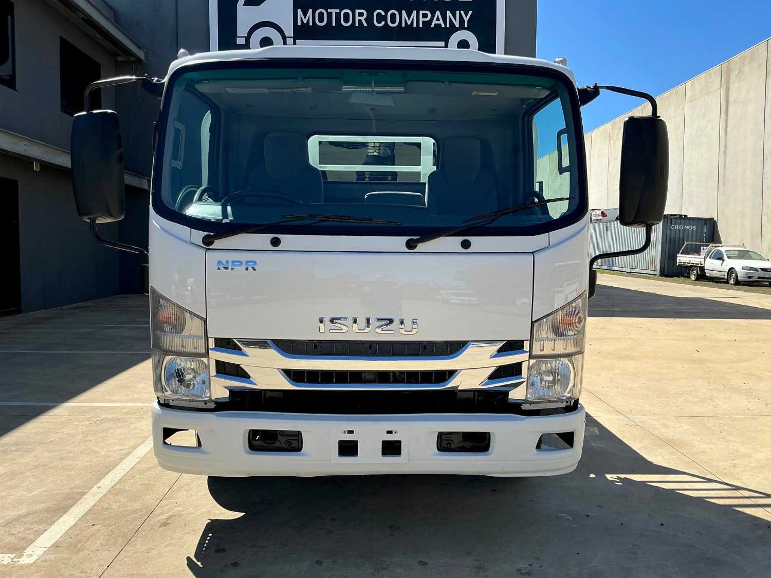 2017 ISUZU NPR45 TRAY