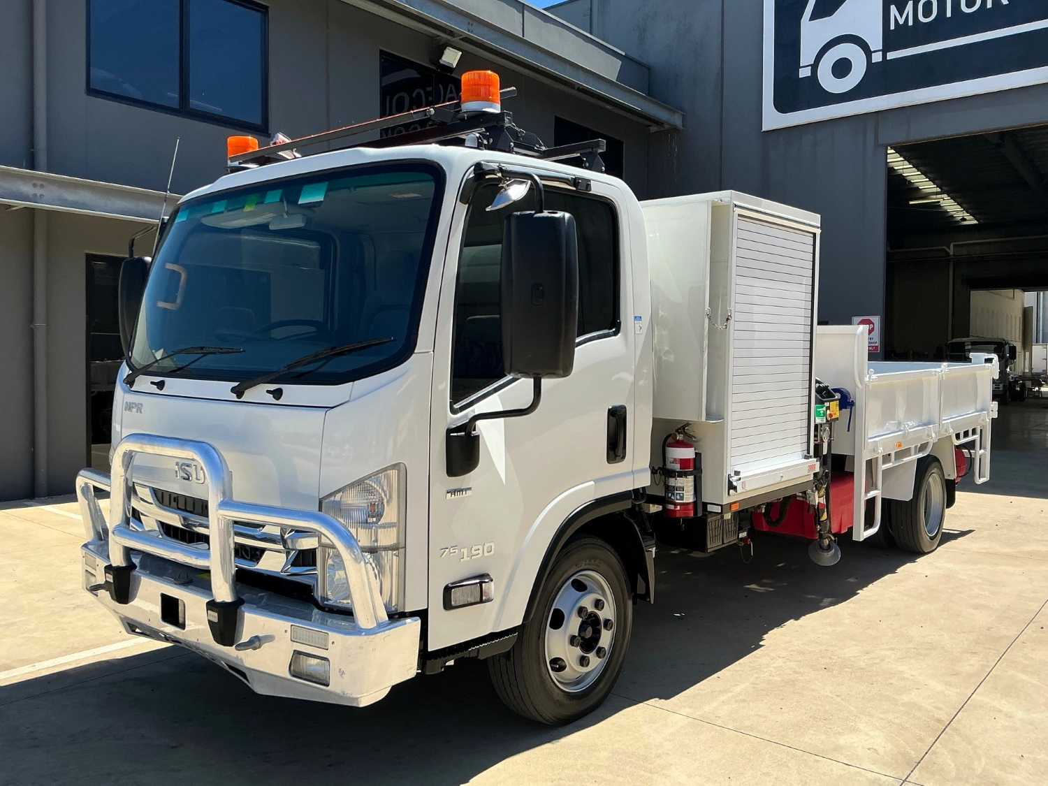 2015 ISUZU NPR75-190 TIPPER WITH CRANE