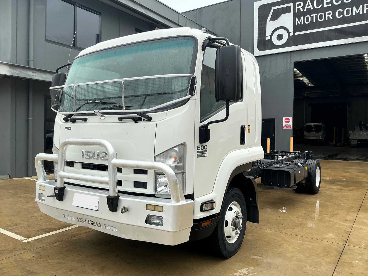 2015 ISUZU FRD600 CAB CHASSIS