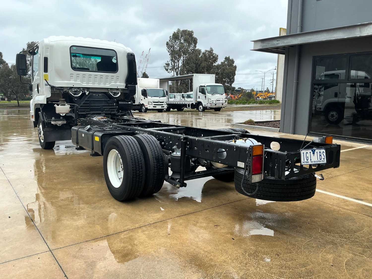 2015 ISUZU FRD600 CAB CHASSIS