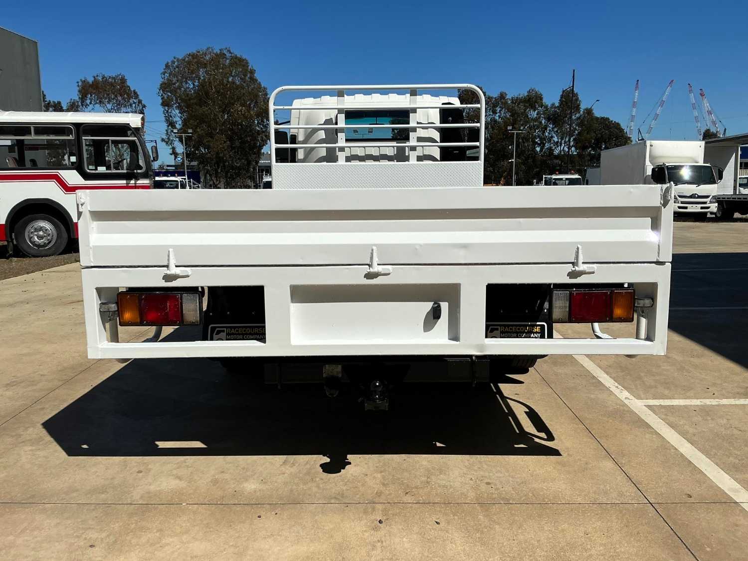 2017 ISUZU NPR45 TRAY