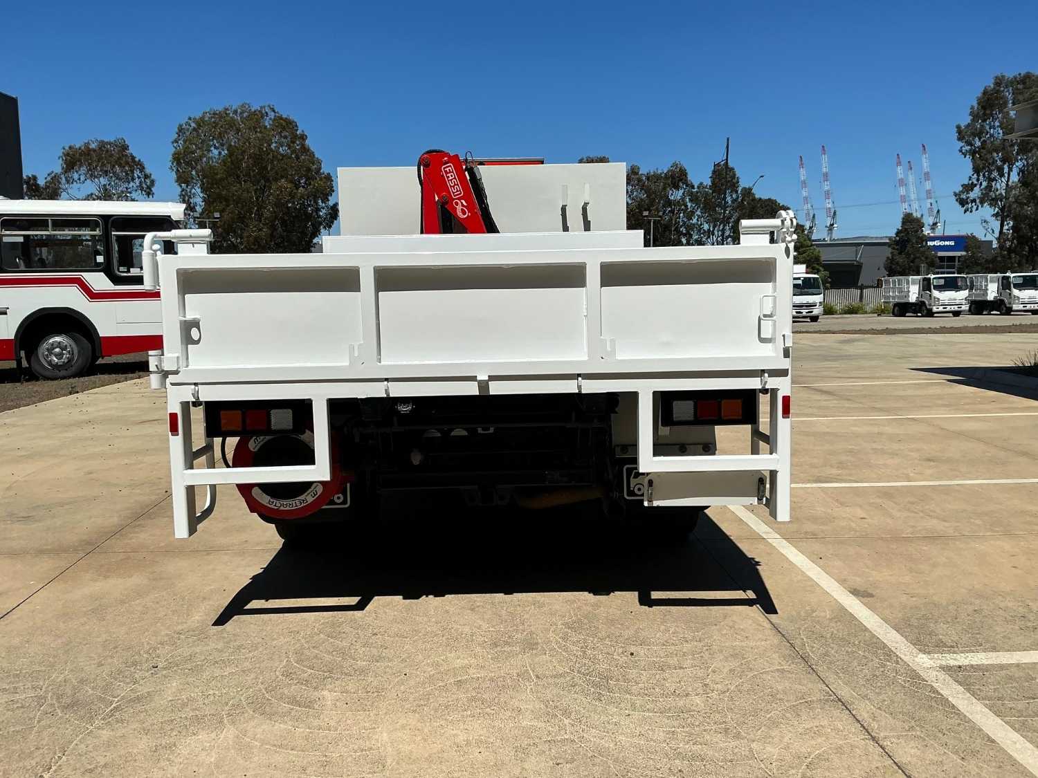 2015 ISUZU NPR75-190 TIPPER WITH CRANE