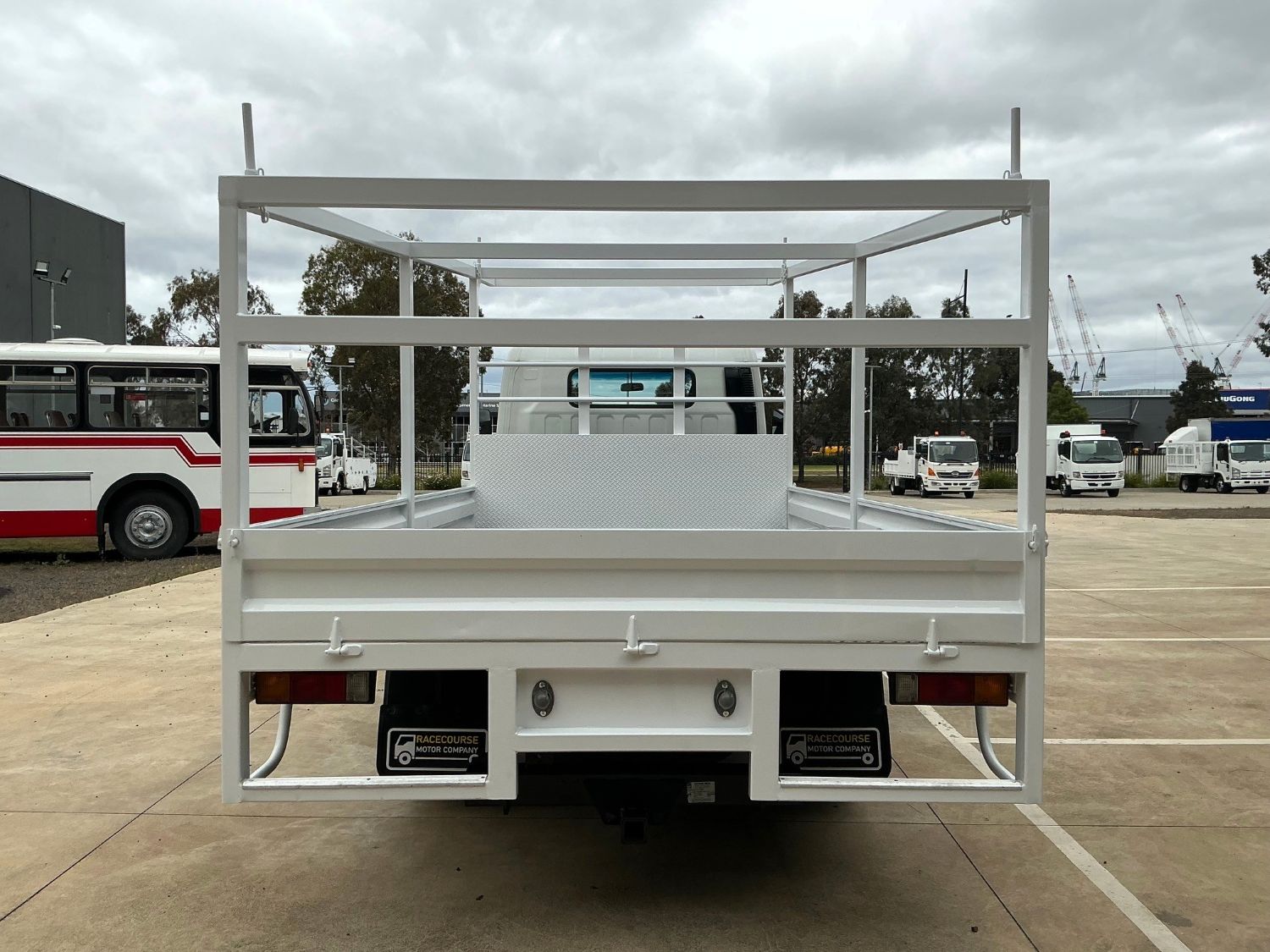 2020 MITSUBISHI CANTER TRAY