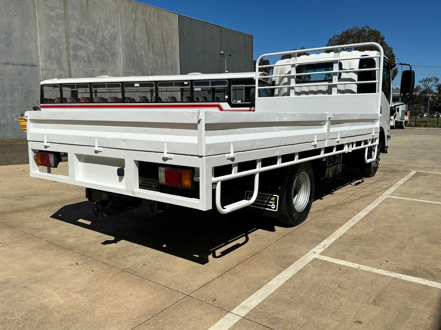 2017 ISUZU NPR45 TRAY