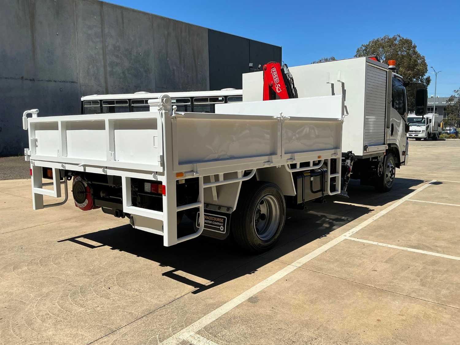2015 ISUZU NPR75-190 TIPPER WITH CRANE