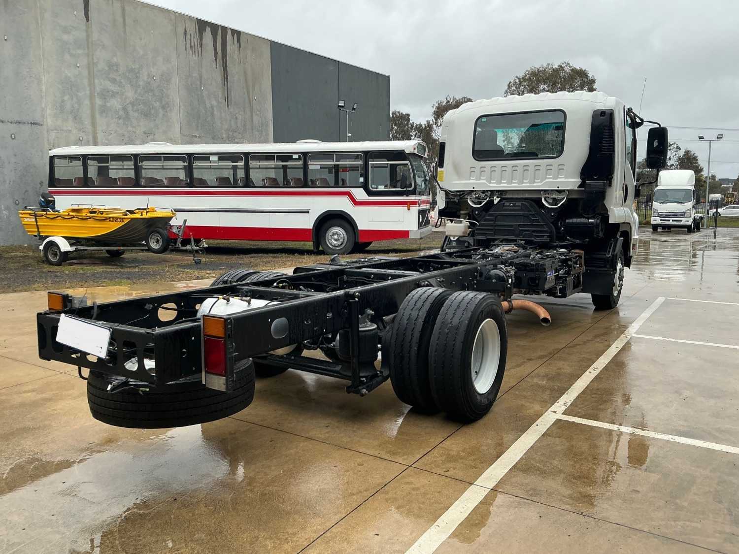 2015 ISUZU FRD600 CAB CHASSIS