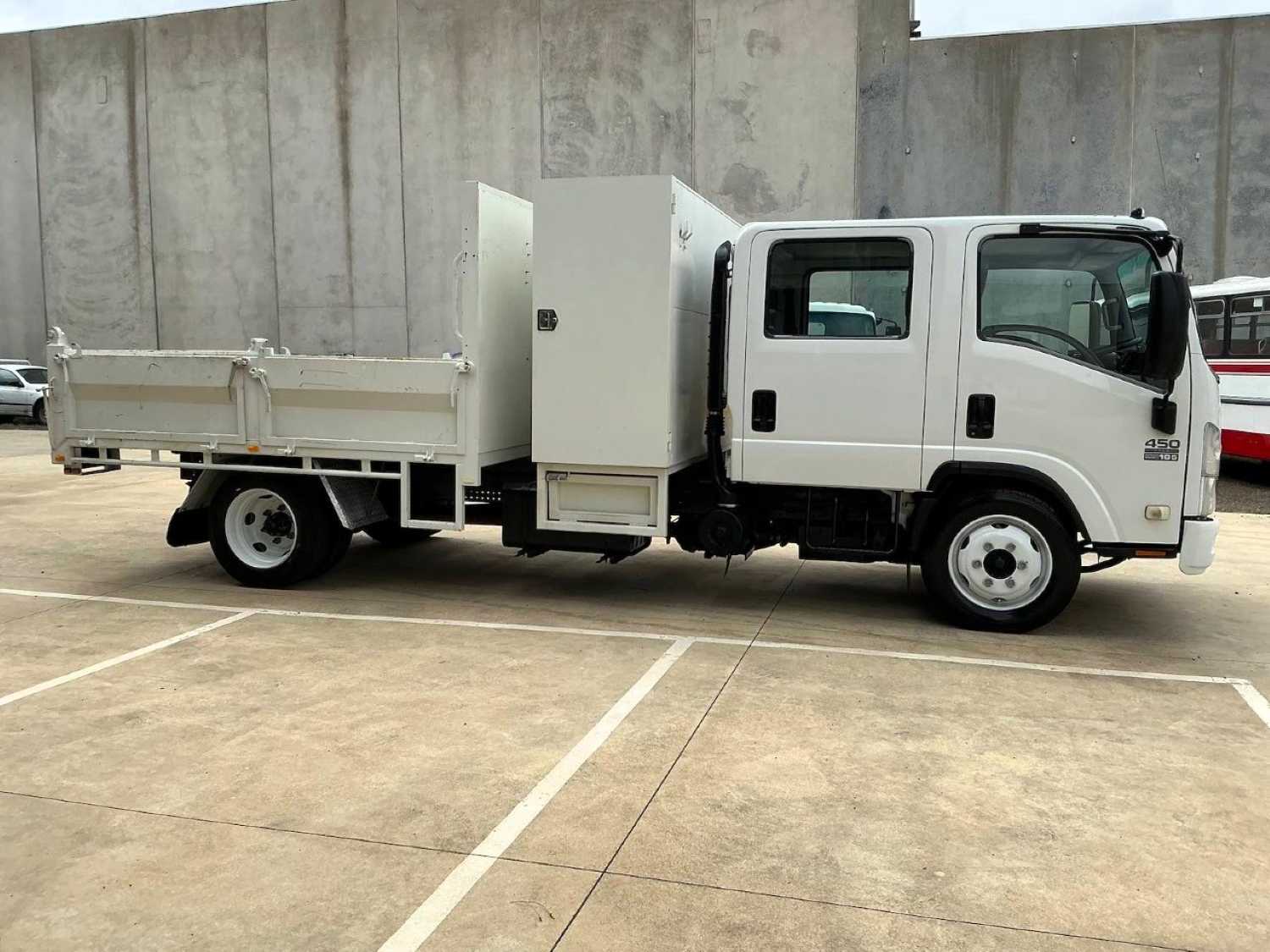2012 ISUZU NQR450 DUAL CAB TIPPER