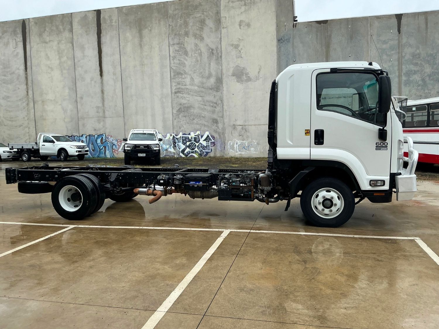 2015 ISUZU FRD600 CAB CHASSIS