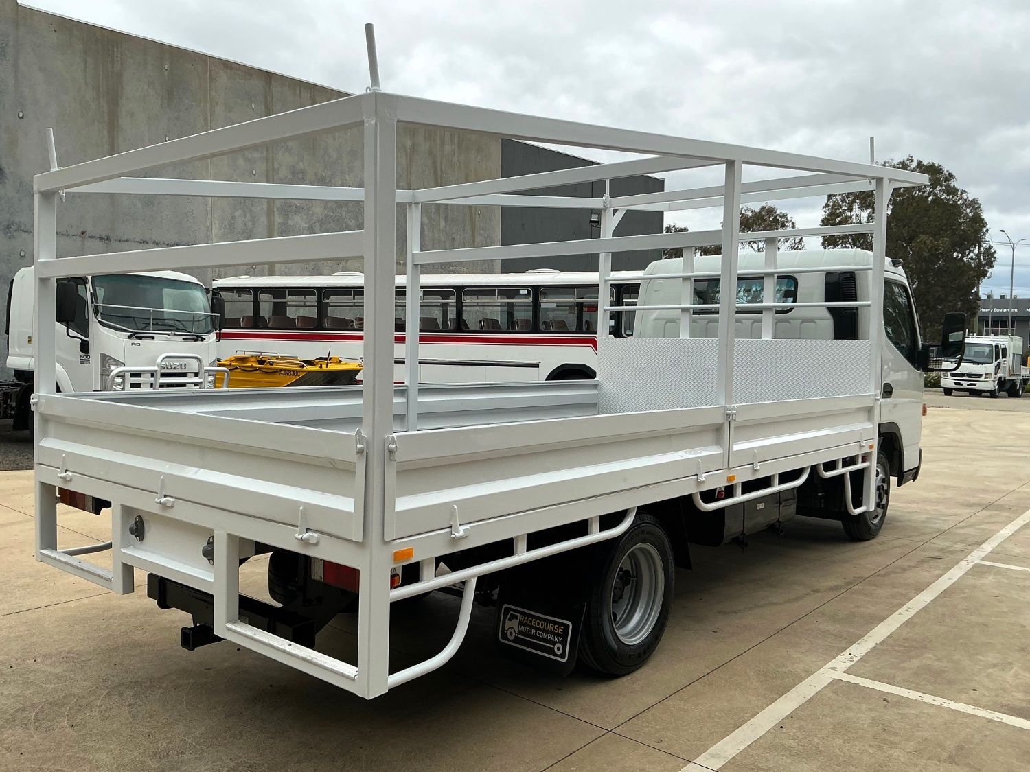 2020 MITSUBISHI CANTER TRAY